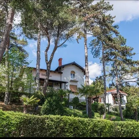 Appartement Punta With Garage, Balcony, Garden And Sea View *